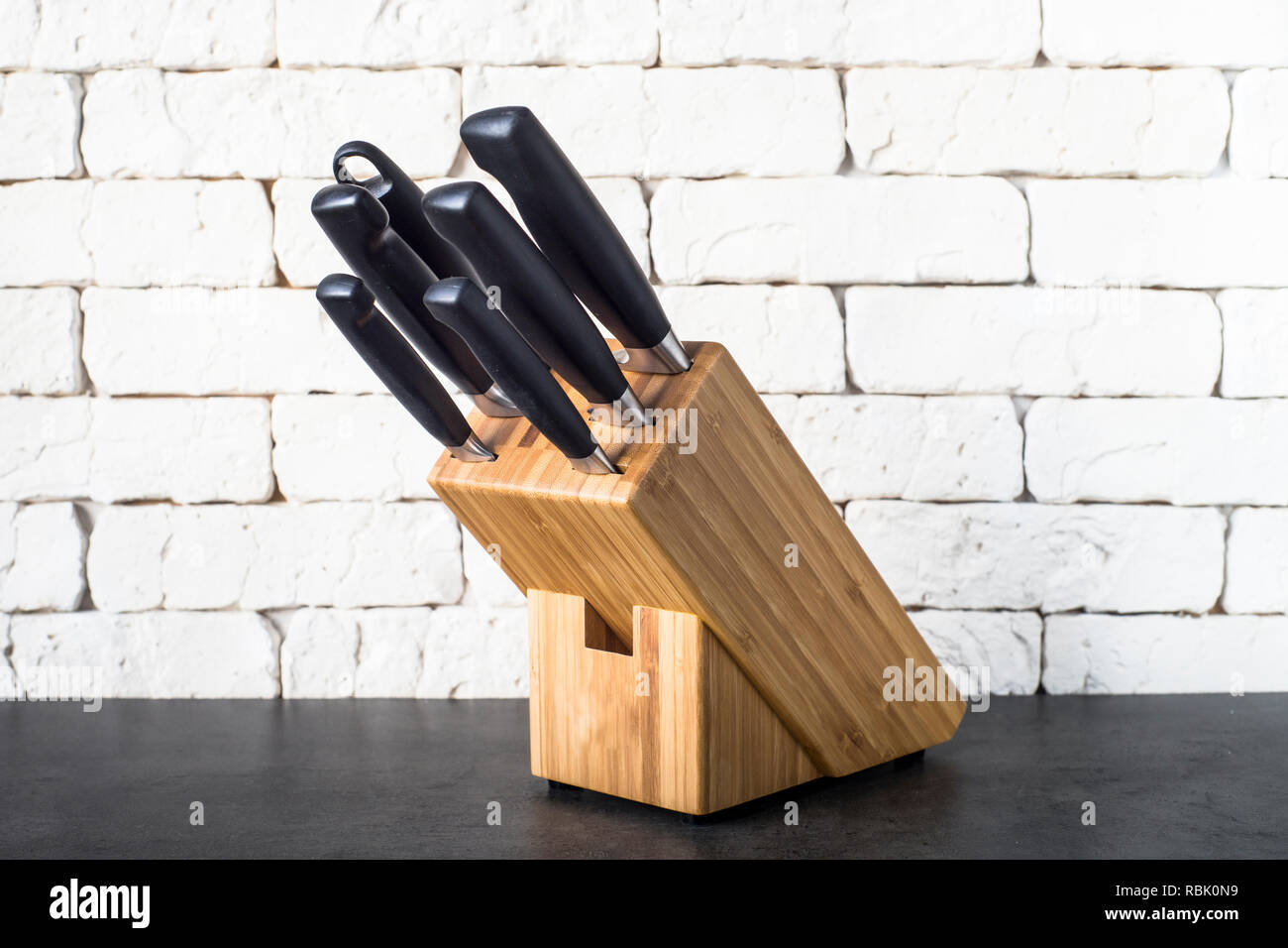 Küche Messer auf dem Küchentisch. Stockfoto