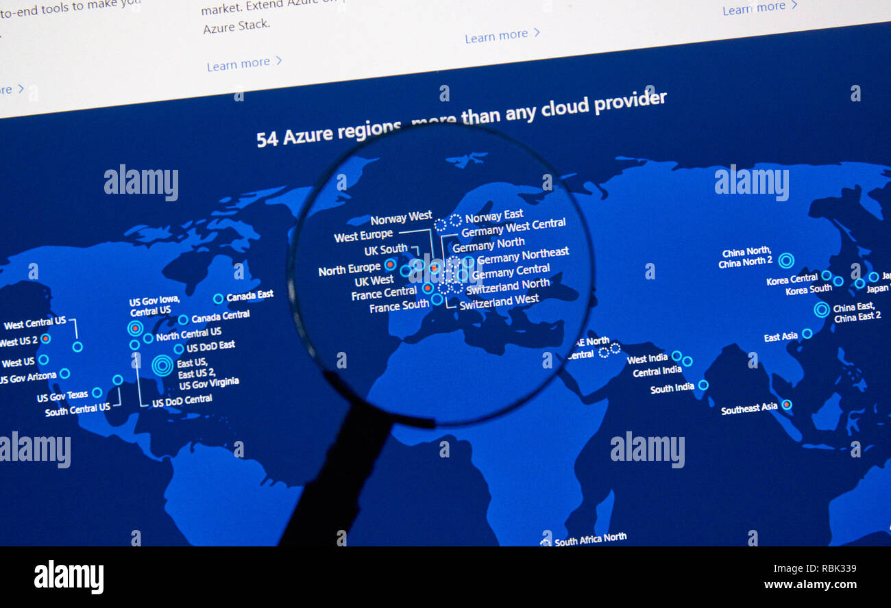 MONTREAL, KANADA - 10. Januar 2019: Microsoft Azure Regionen Karte auf einem PC-Bildschirm unter der Lupe. Microsoft Azure ist eine cloud computing service c Stockfoto