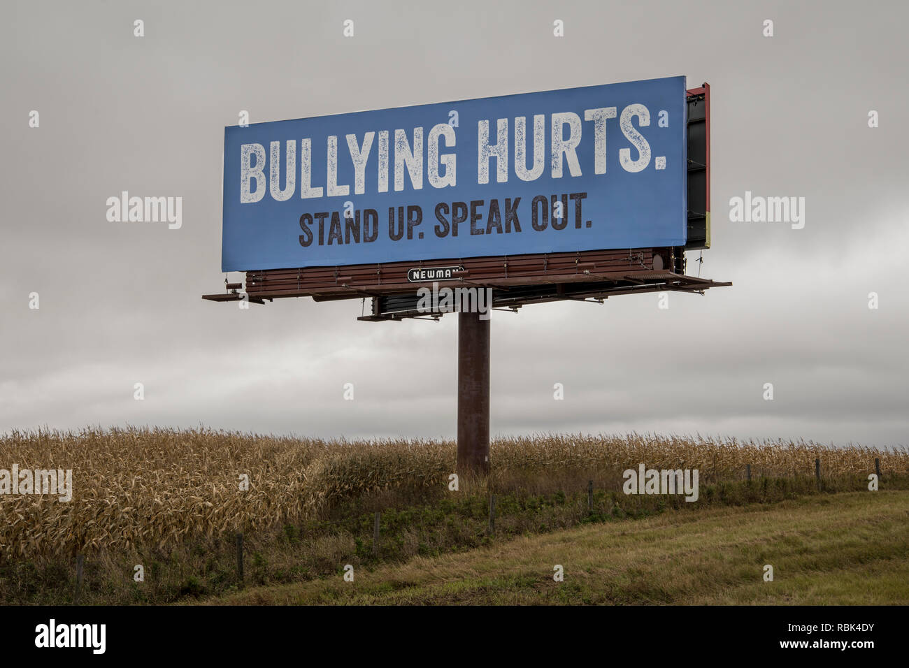 Brandon, Minnesota. Mobbing tut weh Billboard unterzeichnen. Stockfoto