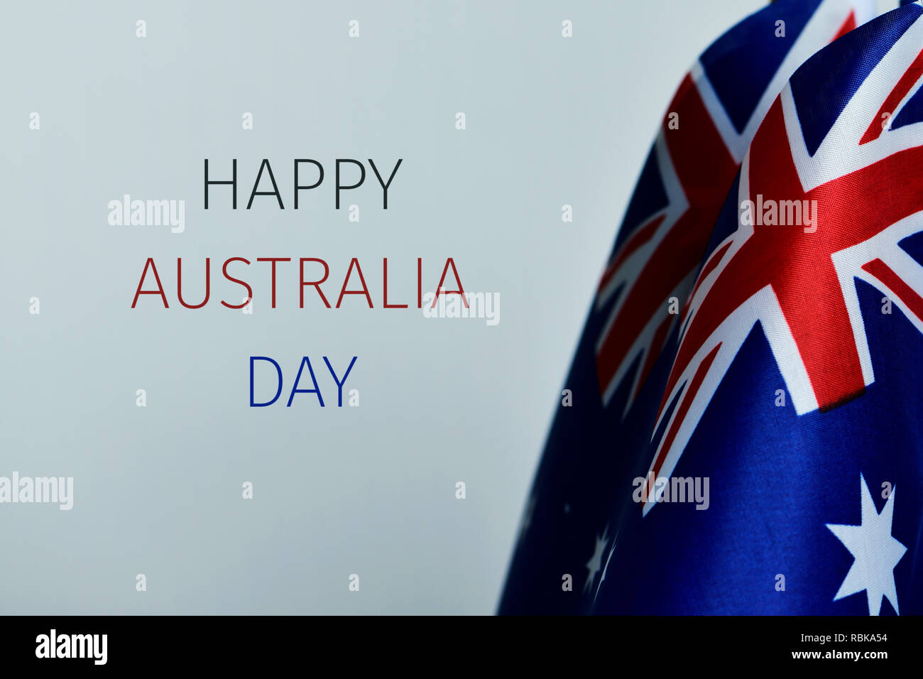 Nahaufnahme von einigen australischen Fahnen und den Text gerne Australien Tag gegen einen weißen Hintergrund Stockfoto