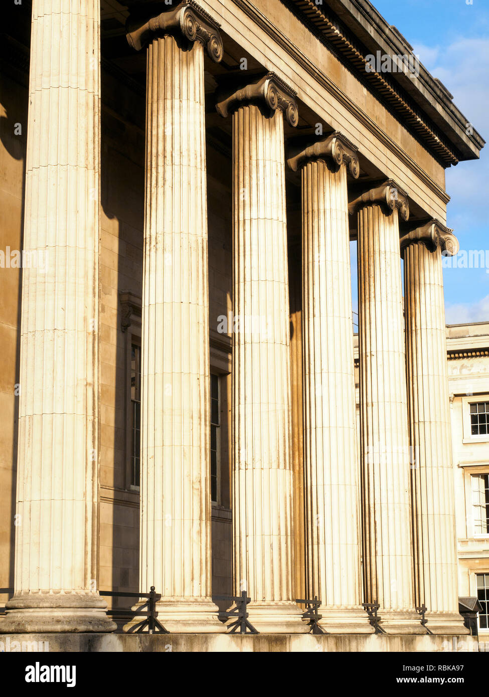 Kolonnade des British Museum, London, England Stockfoto