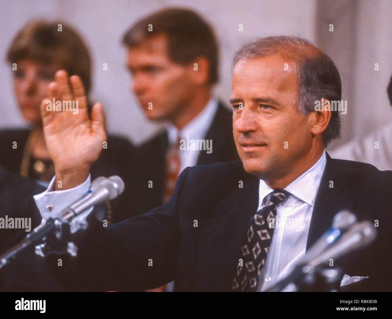 WASHINGTON, DC, USA - 12. SEPTEMBER 1991: Senator Joseph Biden (D-Delaware), Vorsitzender des Justizausschusses des US-Senats, während Clarence Thomas hören. Stockfoto