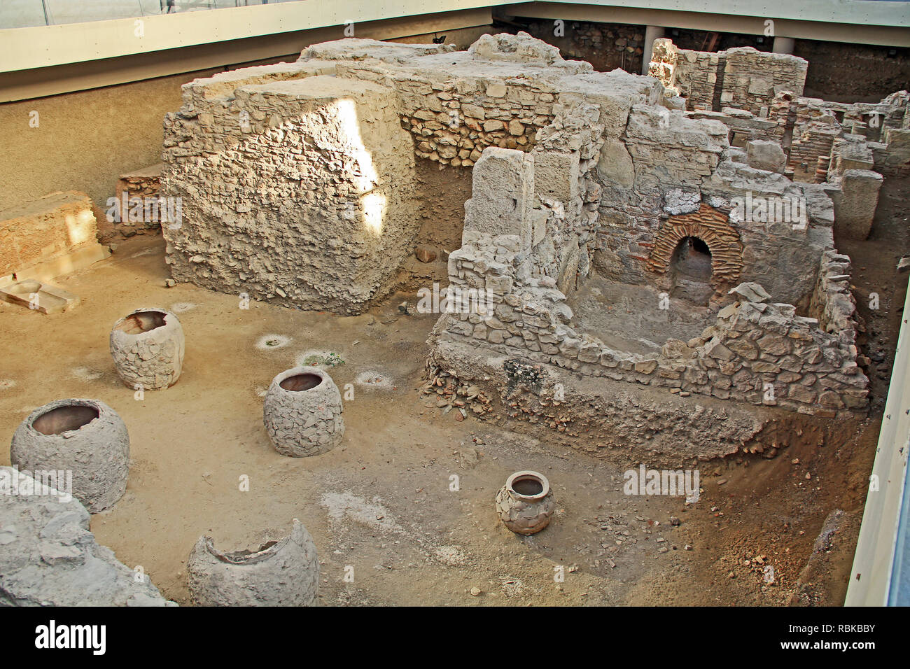 Archäologische Stätte der römischen Badehaus in Athen, Griechenland Stockfoto