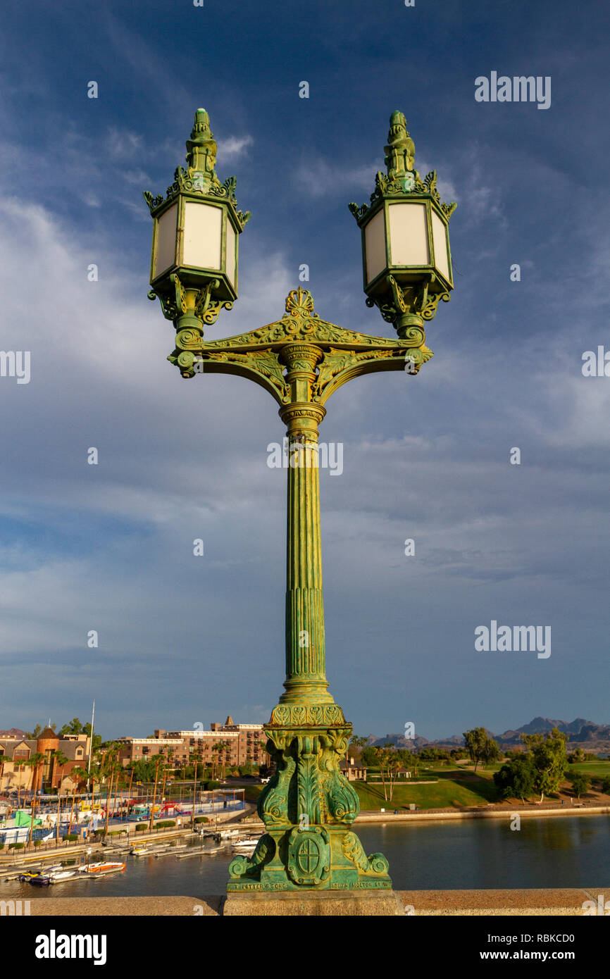 Traditionelle britische verzierten Lamp Post auf die London Bridge in Lake Havasu City, West Virginia, United States. Stockfoto