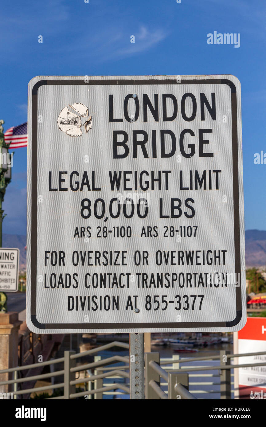 Gewichtsbeschränkung Schild auf die London Bridge in Lake Havasu City, West Virginia, United States. Stockfoto