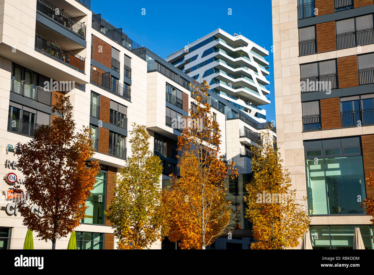 Milaneo Komplex, mit Apartments und Einkaufszentrum, Gastronomie, in Stuttgart, im Europäischen