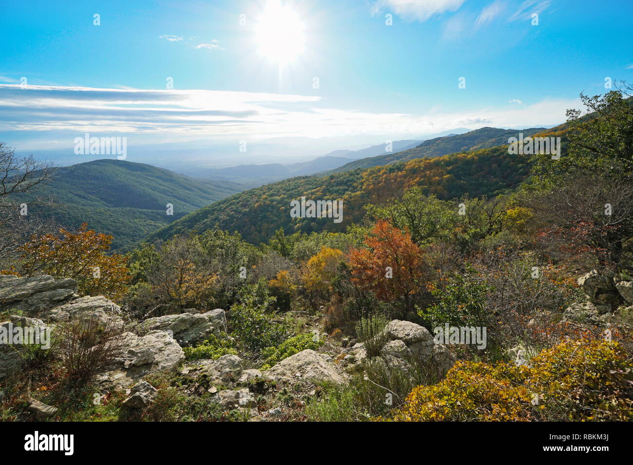 Spanien Landschaft im Herbst von der Albera mountain range, Pyrenäen, Katalonien, Alt Emporda Stockfoto