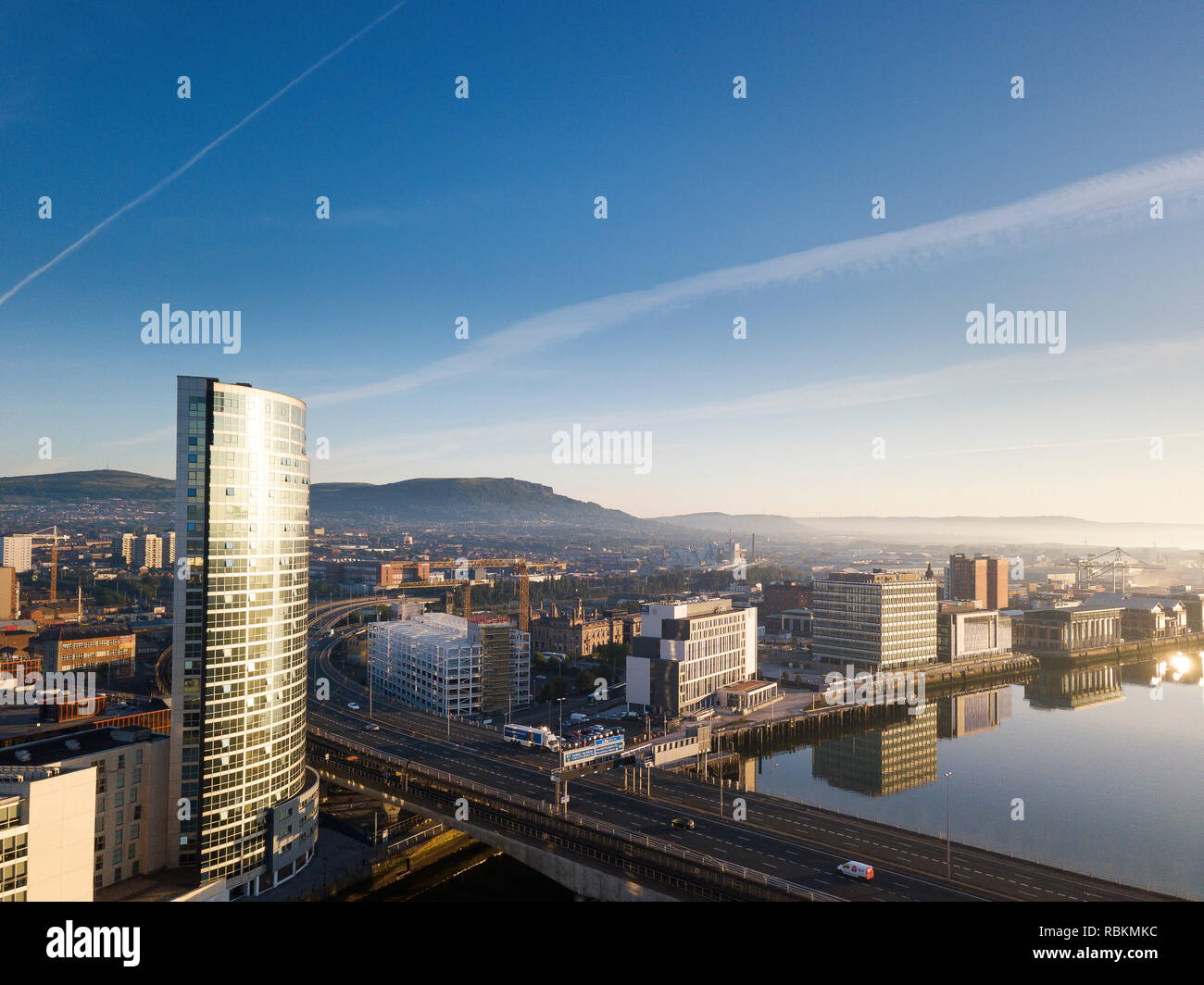 Fluss Lagan, Belfast, in der Dämmerung, Nordirland Stockfoto