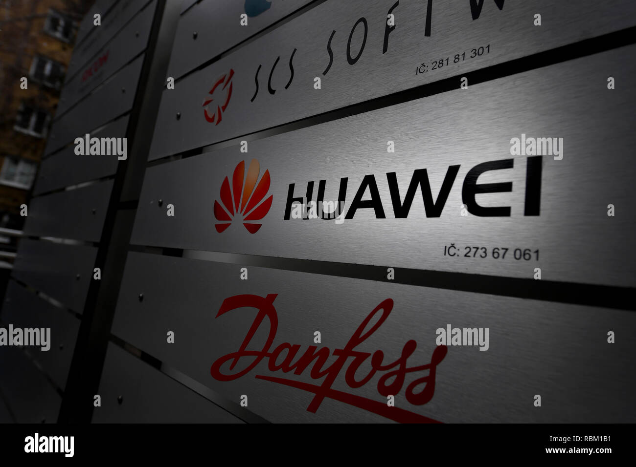 Ein Logo der Chinesischen Firma HUAWEI auf der Greenline Kacerov Gebäude, wo ist das Unternehmen mit Sitz in der Tschechischen Republik, am 11. Januar 2019, in Prag, Tschechische Republik. Der Tschechischen Nationalen Cyber und Information Security Office (NUKIB) hatte gute Gründe, die für die Erteilung der Warnung des Technologie die Chinesische Huawei-Gesellschaft (ODS) Stellvertretender Vorsitzender Opposition bürgerlichen Demokraten' Martin Kupka sagte CTK. Kupka reagierte auf Präsident Milos Zeman Kritik an der NUKIB und die zivile counter-Intelligence Service (BIS) die Warnung veröffentlicht. (CTK Photo/Vit Simanek) Stockfoto