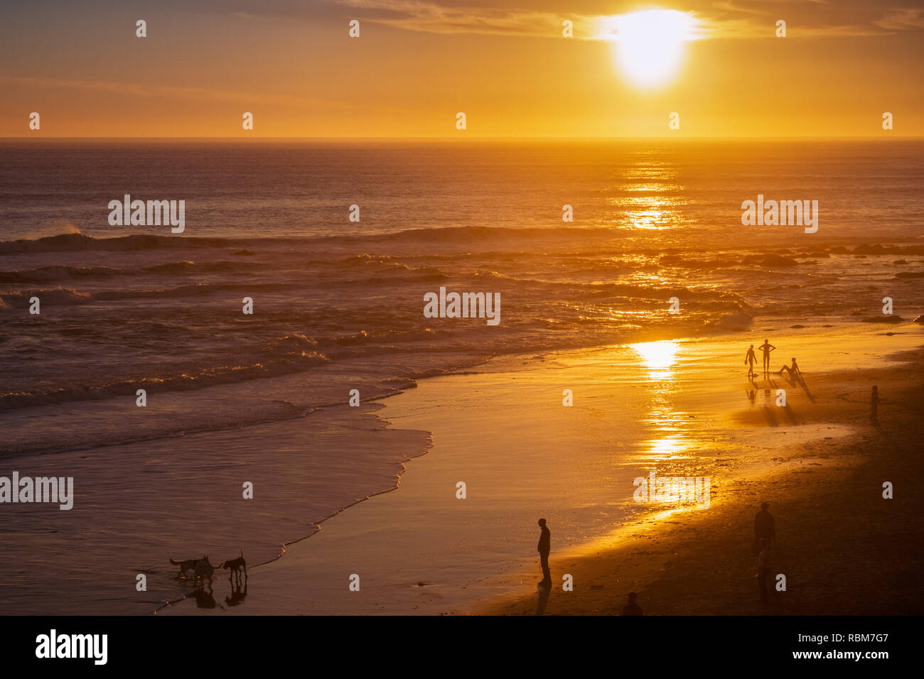 Sonnenuntergang über dem Pazifischen Ozean Küste, Santa Cruz, Kalifornien Stockfoto