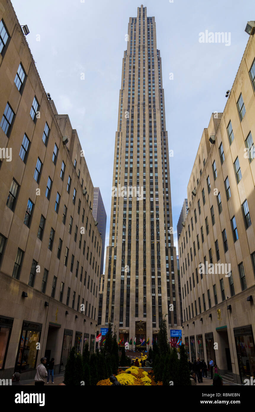 Rockefeller Center Gebäude im Vordergrund, New York City, USA Stockfoto