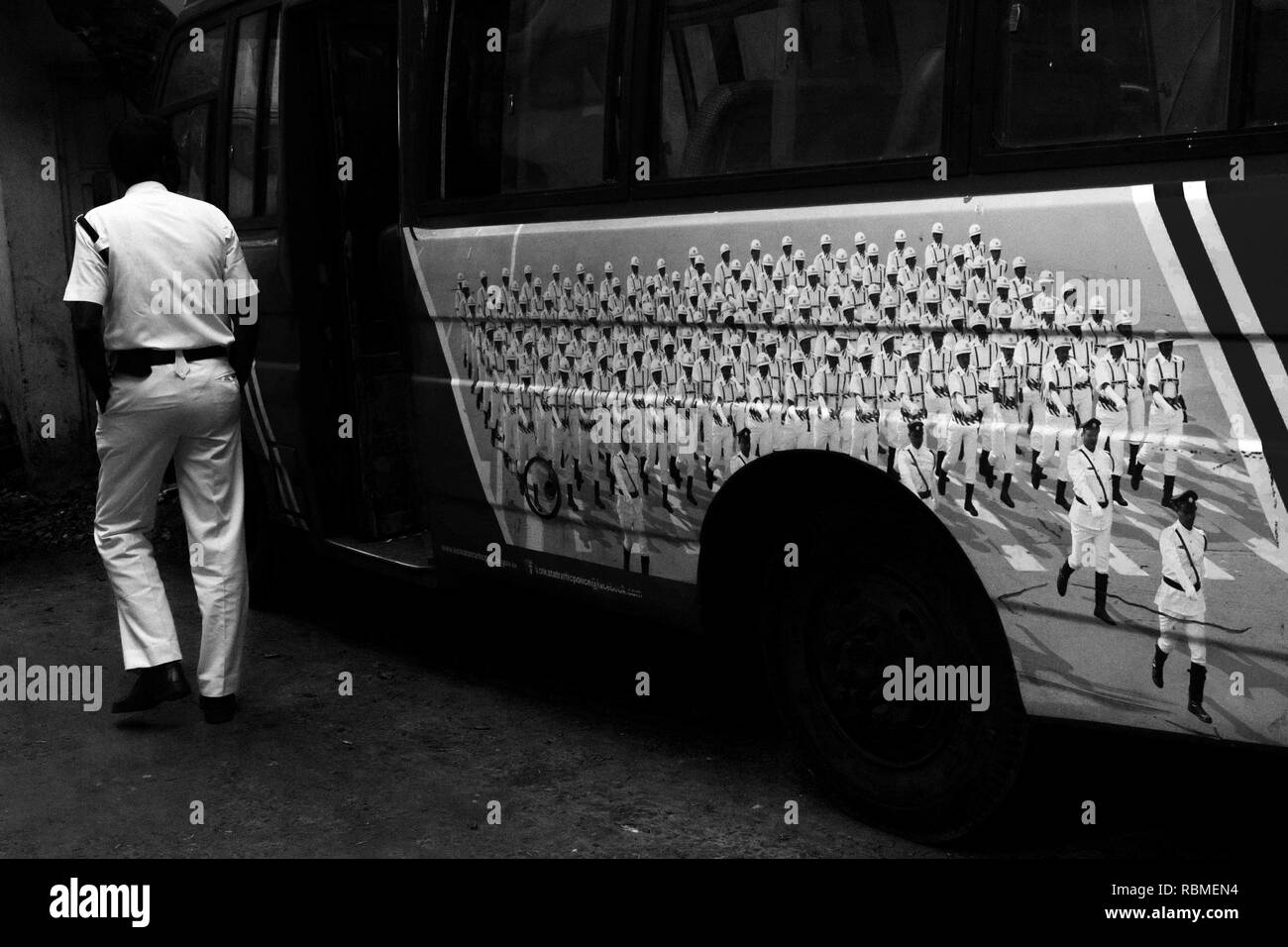 Polizist wandern, Rabindra Sadan, Kolkata, West Bengal, Indien, Asien Stockfoto