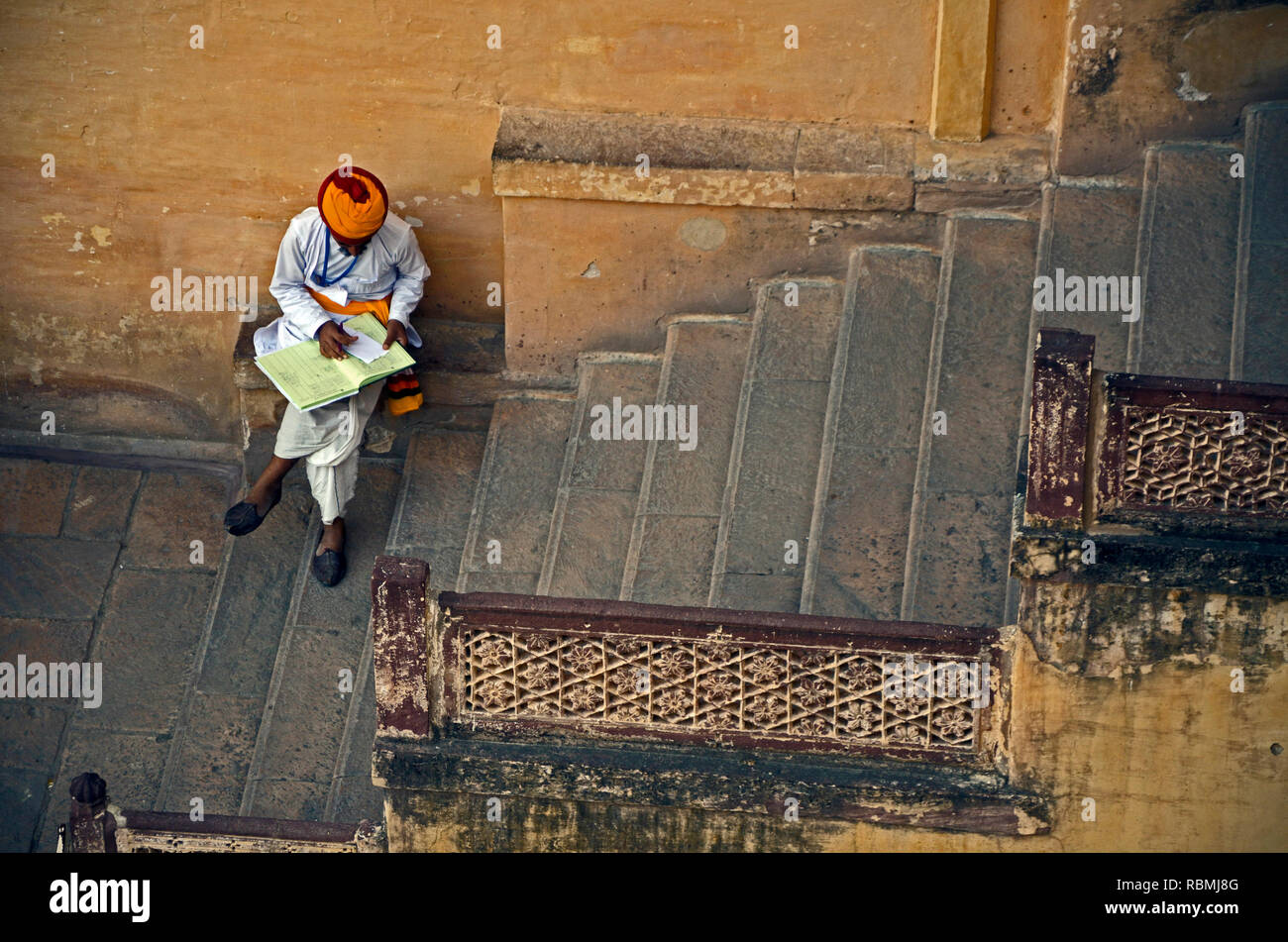 Palace guard mit Register, Mehrangarh Fort, Jodhpur, Rajasthan, Indien, Asien Stockfoto