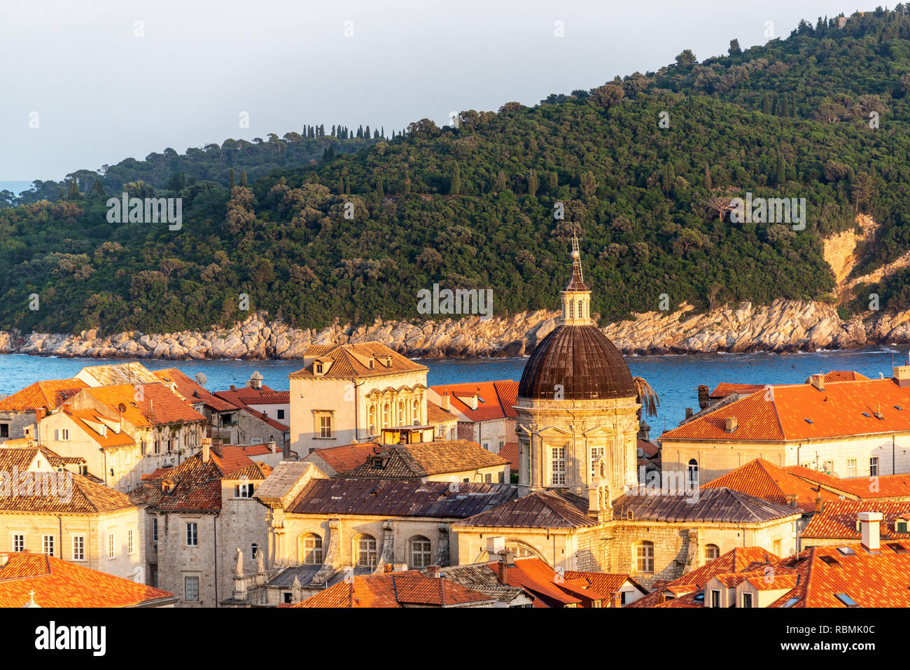 Goldene stunde Blick auf die Kathedrale in Dubrovnik, Kroatien Stockfoto