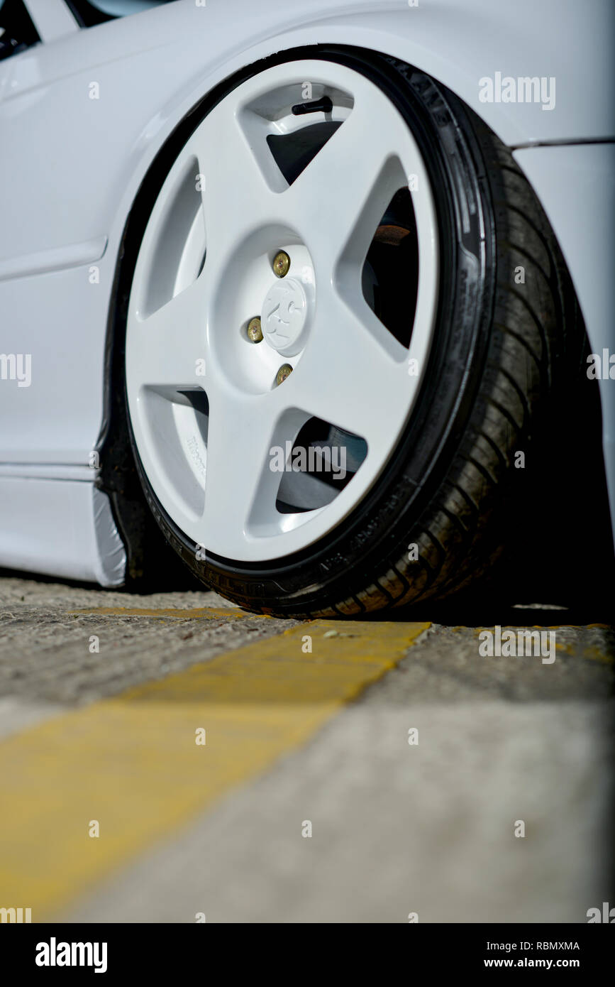 Stanced BMW E46 3er on air bag Suspension abgesenkt und geändert Stockfoto