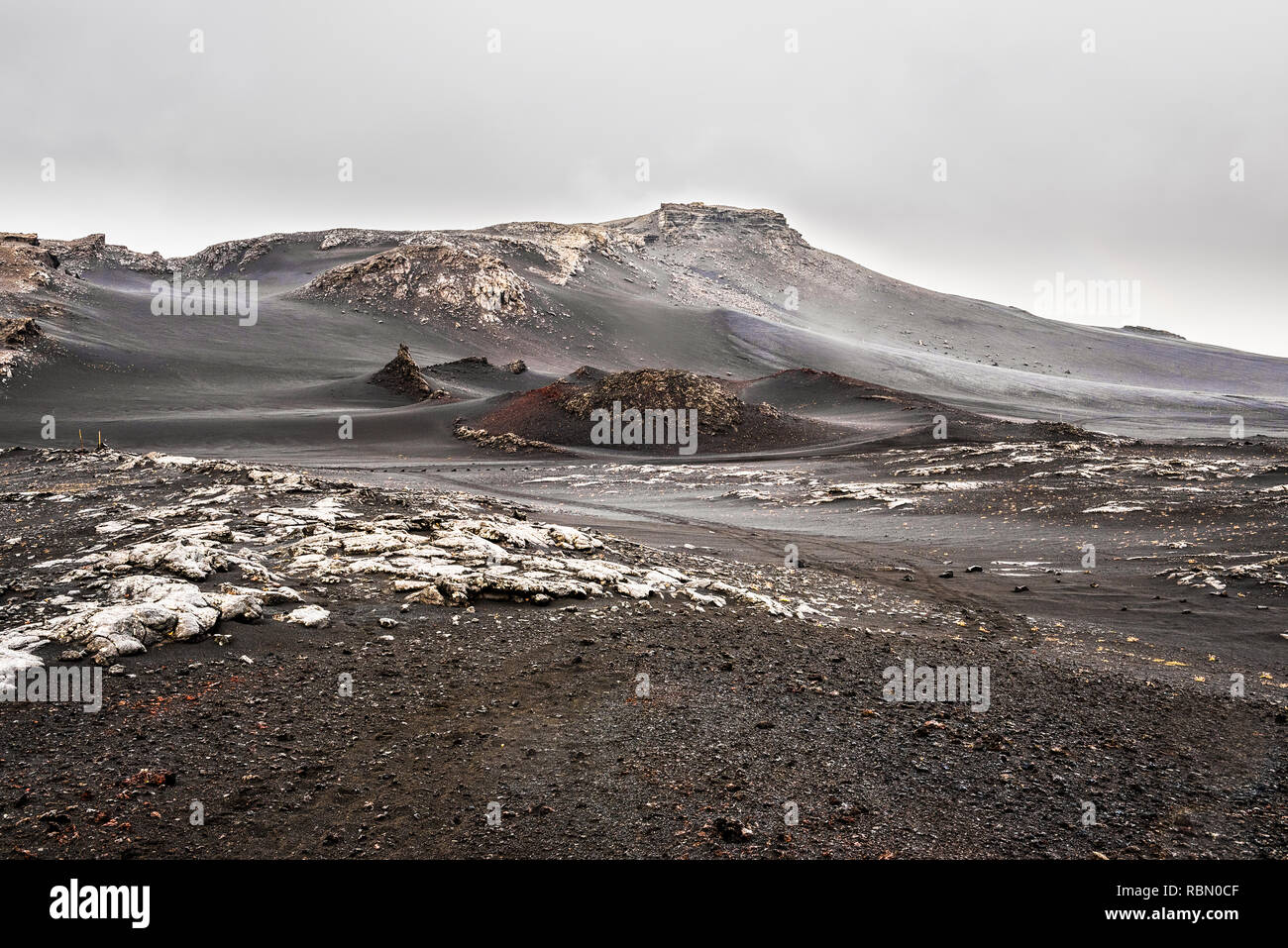 Weite der vulkanischen Lavalandschaft im Hochland Islands Stockfoto