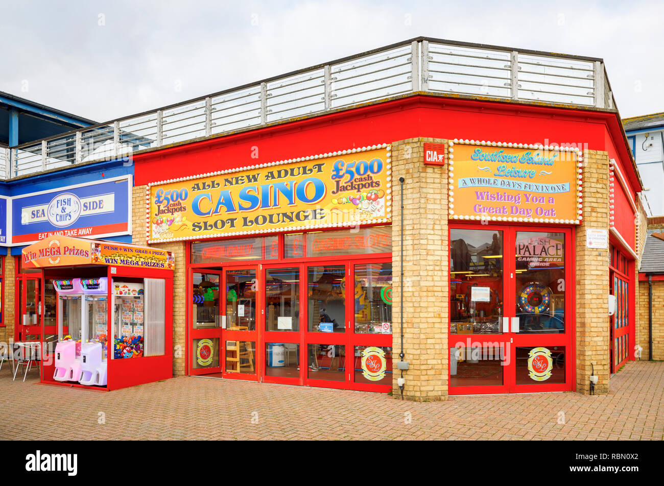 Southsea Island Freizeit, eine bunte Familie Spielhalle und Casino von Clarence Pier in Southsea, Portsmouth, Großbritannien Stockfoto