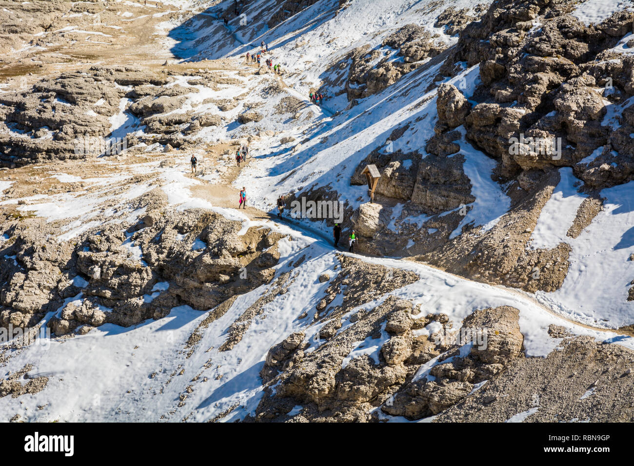Felsige Landschaft, Blick vom Sass Pordoi Berg, 2925 m in Richtung der Sellagruppe, Dolomiten, Italien, Europa Stockfoto