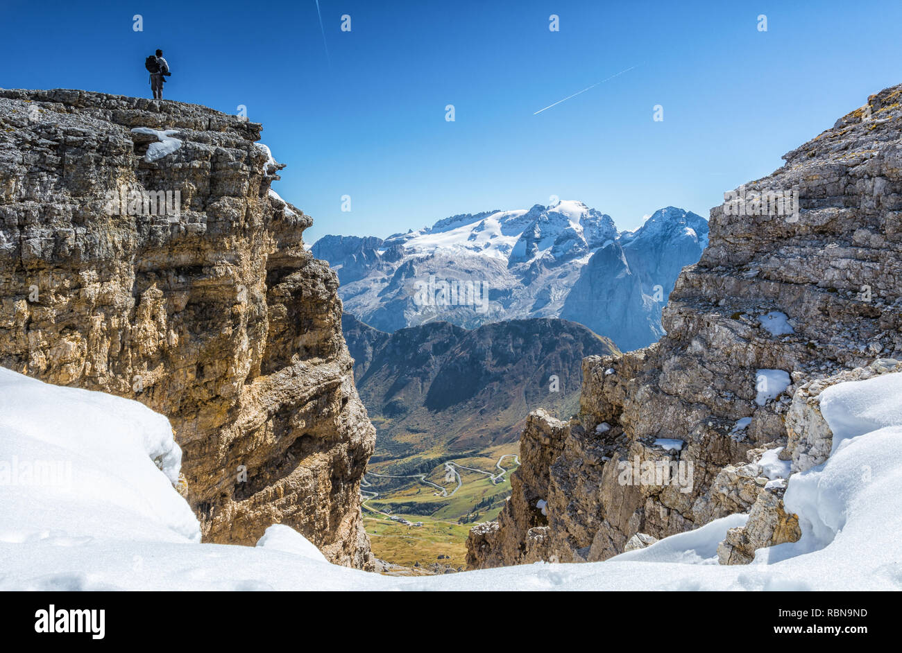 Marmolada Massiv, Dolomiti, nördlichen Itay. Oben auf dem Pass Pordoi in den Dolomiten auf einem wunderschönen herbstlichen Tag. Stockfoto