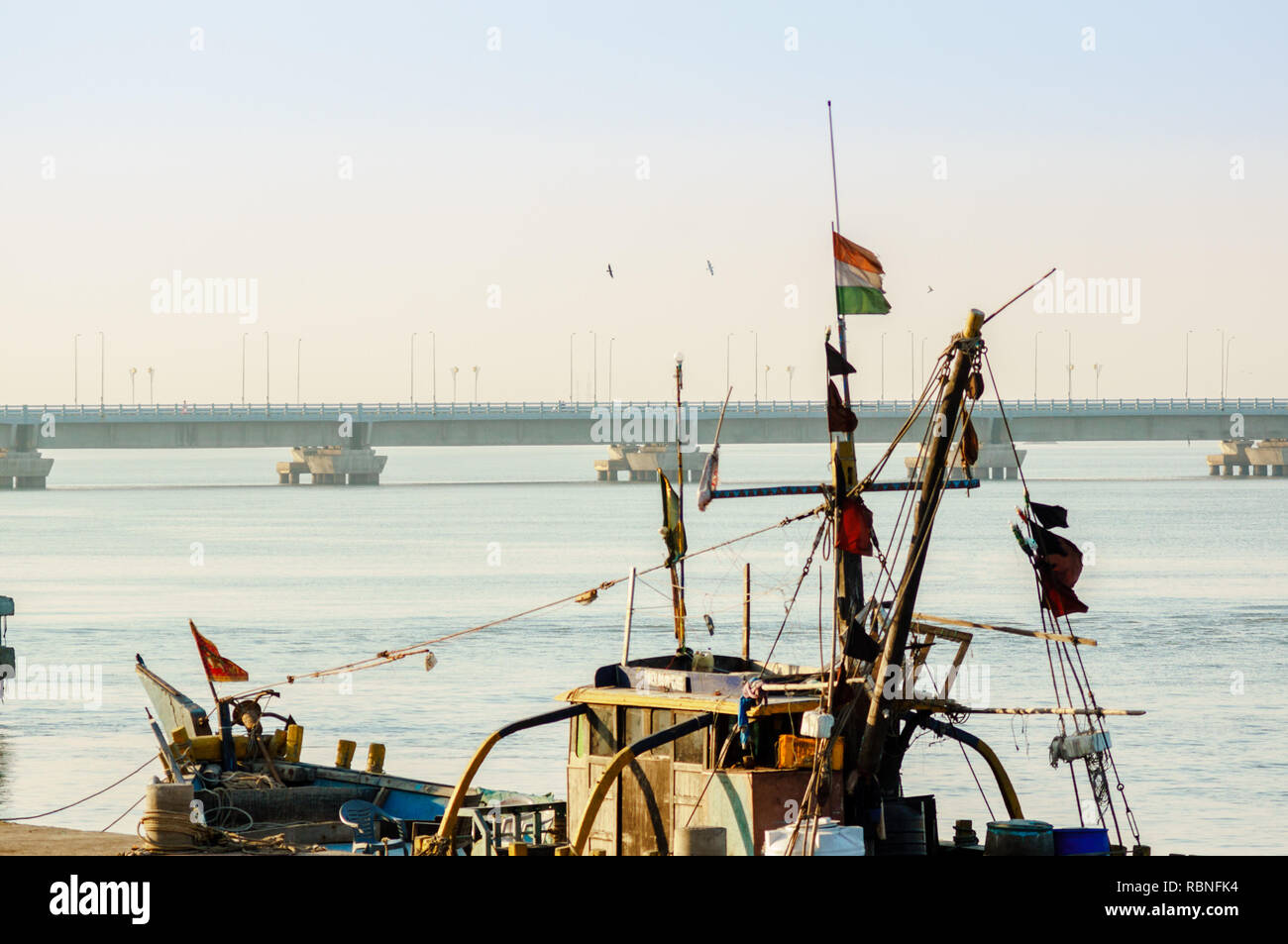 Nahaufnahme der Mast, Flagge und Kabine in Diu Stockfoto