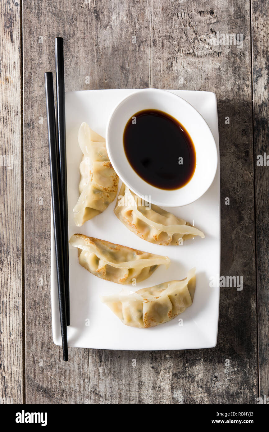 Knödel oder Gyoza und Sojasauce Stockfoto