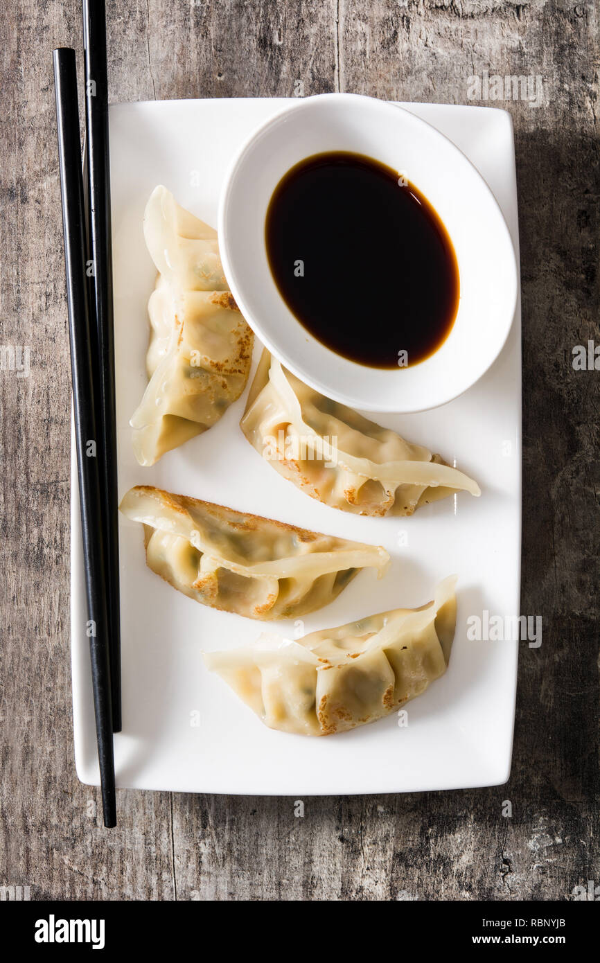 Knödel oder Gyoza und Sojasauce Stockfoto