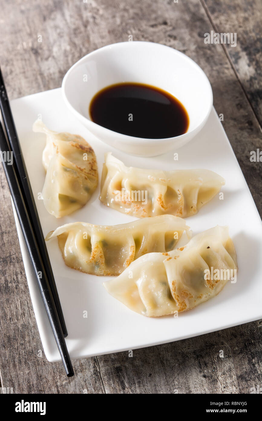 Knödel oder Gyoza und Sojasauce Stockfoto