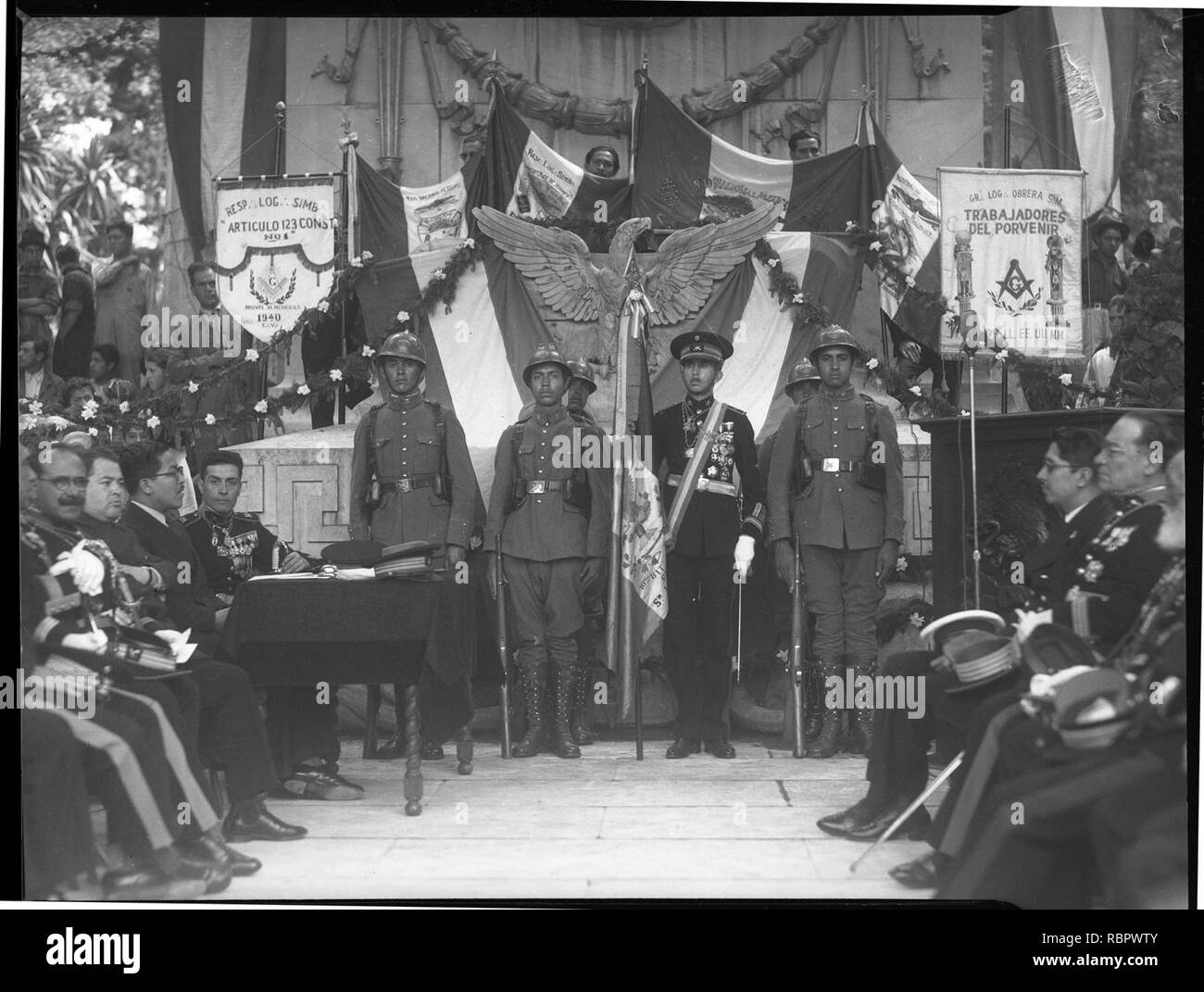 000468-001 HOMENAJE A Don Benito Juárez JULIO 18 1941 (30985343733). Stockfoto