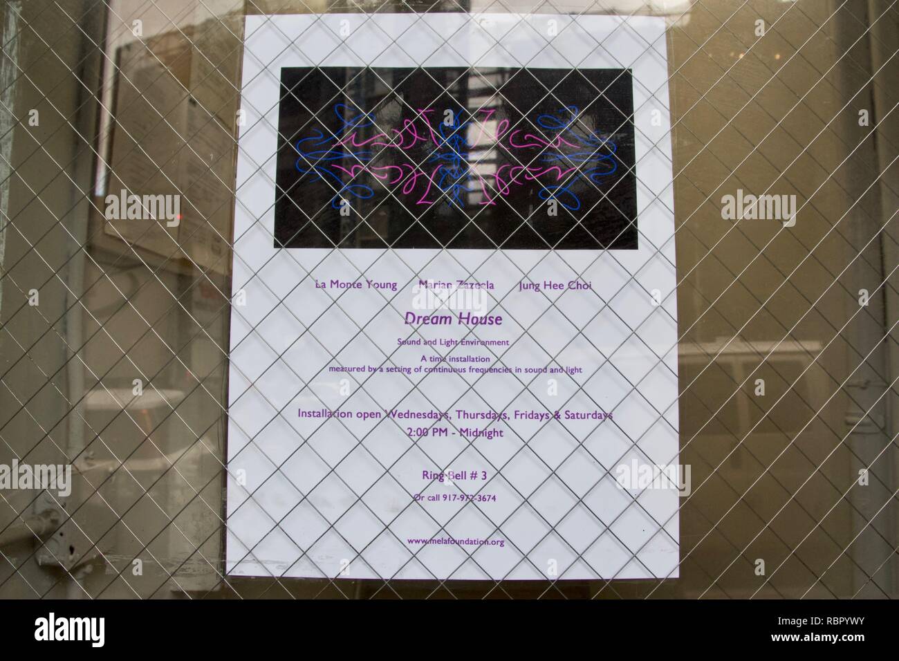 Plakat für die Kunst installation Traumhaus in TriBeCa, New York City Stockfoto