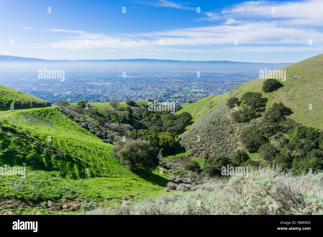 Blick in Richtung San Jose von den Hügeln der Sierra Vista Open Space Preserve, South San Francisco Bay, Kalifornien Stockfoto