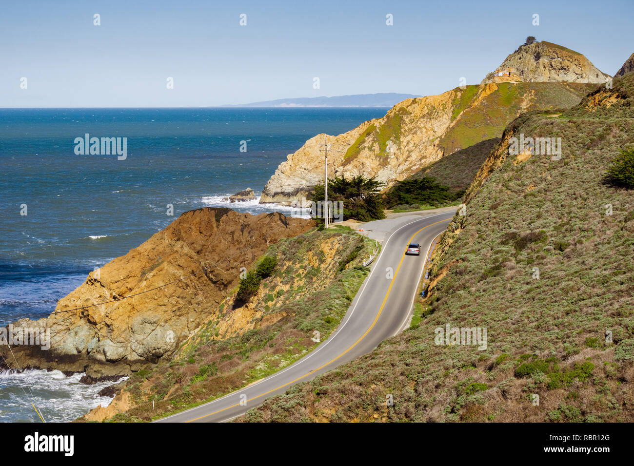 Luftaufnahme von Scenic Highway am Pazifischen Ozean Küste, Devil's Slide, Kalifornien Stockfoto