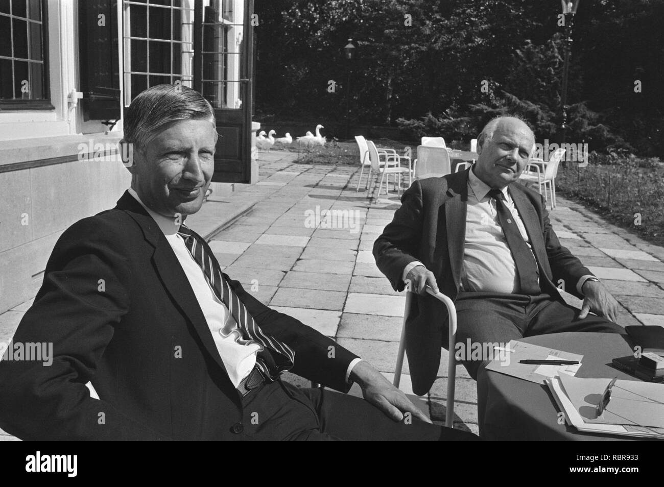 Aan de linkerzijde formateur Dries Van Agt (CDA) en rechts Joop den Uyl"-(PvdA) i, Bestanddeelnr 931-6594. Stockfoto