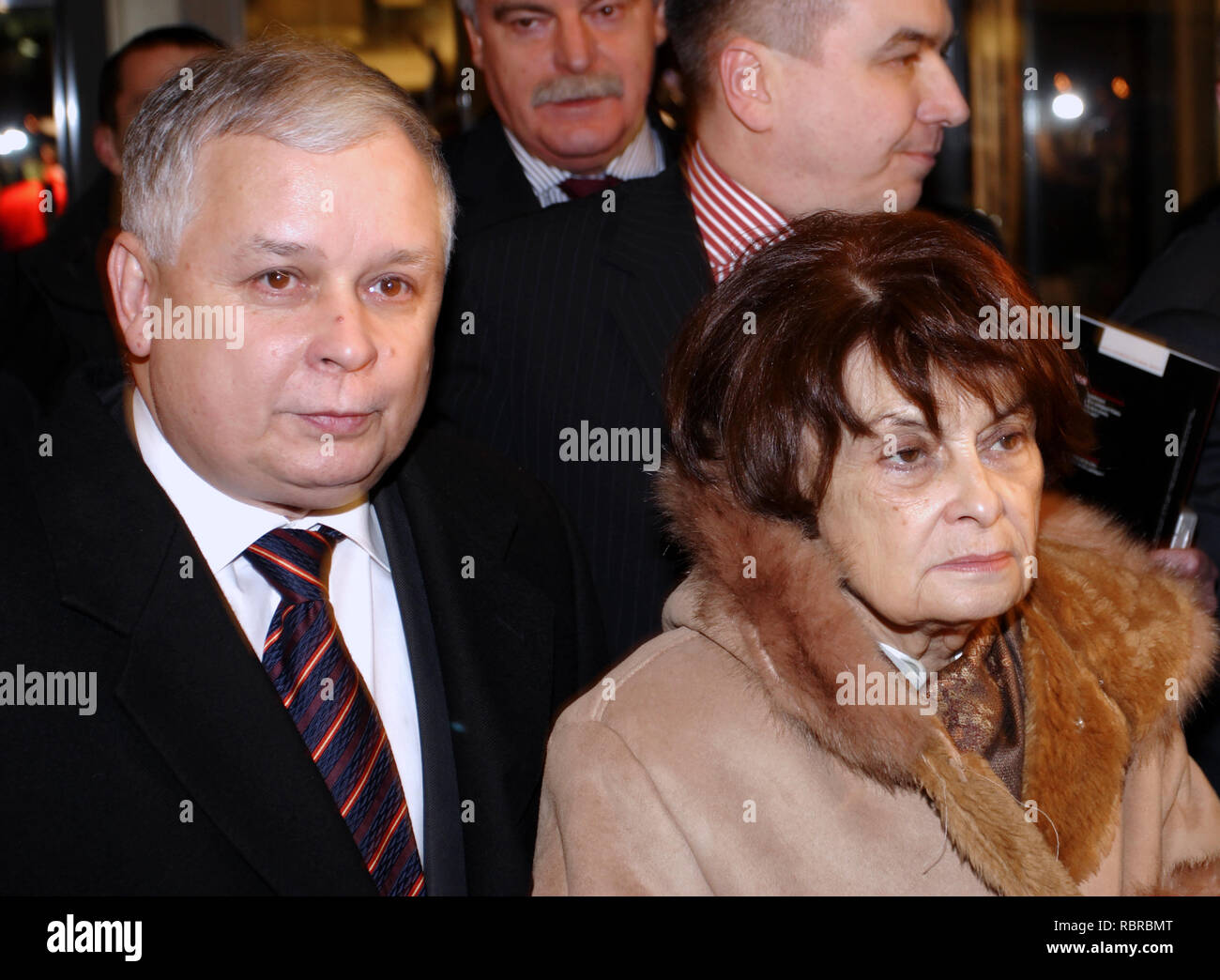 Warszawa, Masowien/Polen - 2006/01/05: Lech Kaczynski, Präsident von Polen mit Mutter Barbara Kaczynska - Bei der Feier der Zwillingsbruder Jar Stockfoto