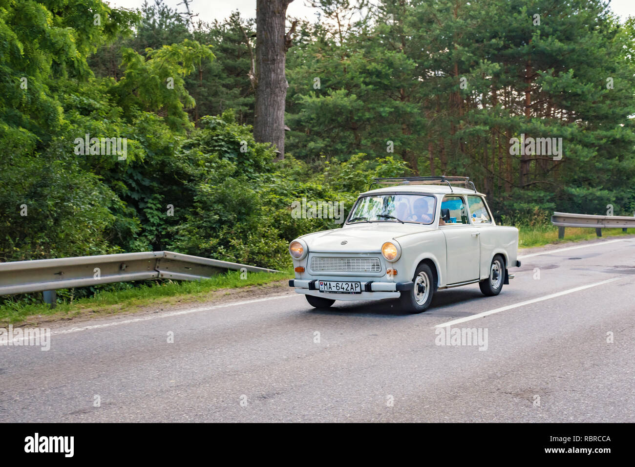 MALACKY, Slowakei - 2. JUNI 2018: Trabant 601 Teil nimmt im Vorfeld während der Veteran Car Rallye Kamenak 2018 an der Kamenny mlyn Roadhouse Stockfoto