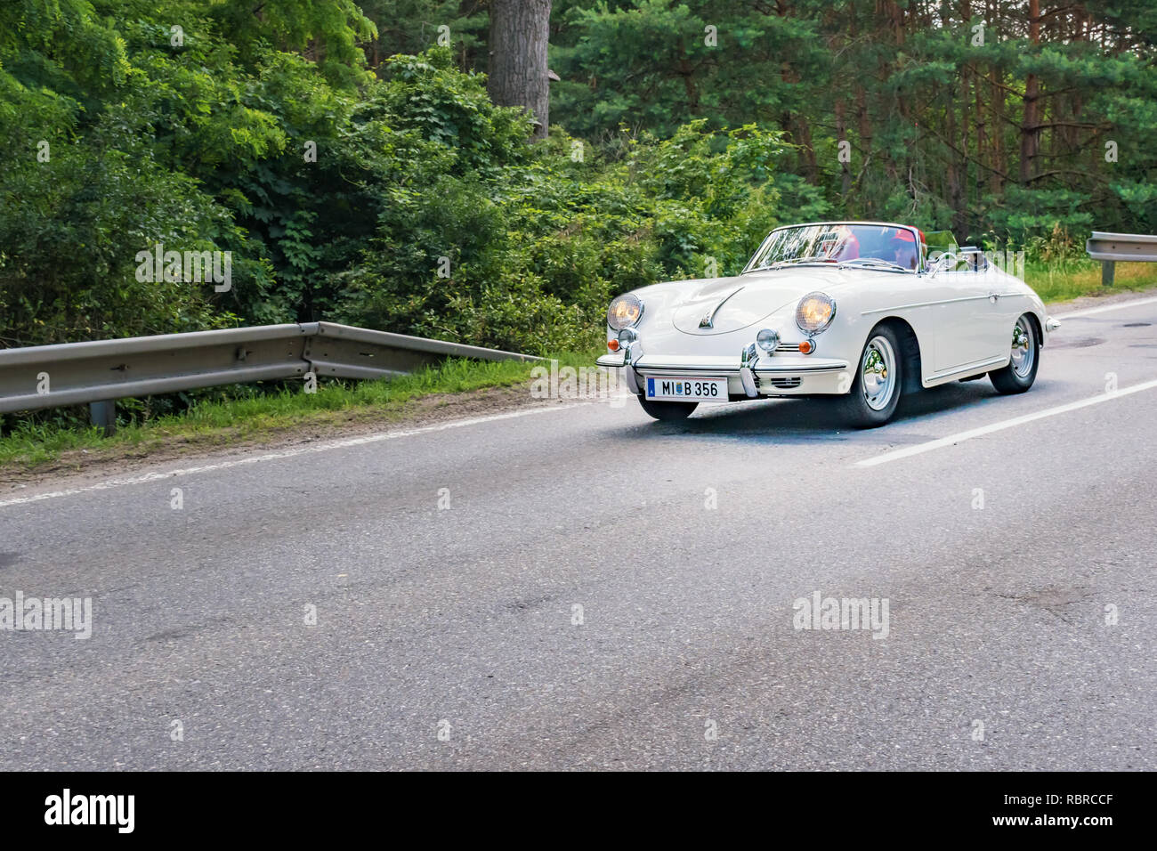 MALACKY, Slowakei - 2. JUNI 2018: Porsche 356 Speedster Teil nimmt im Vorfeld während der Veteran Car Rallye Kamenak 2018 an der Kamenny mlyn Roadhouse Stockfoto