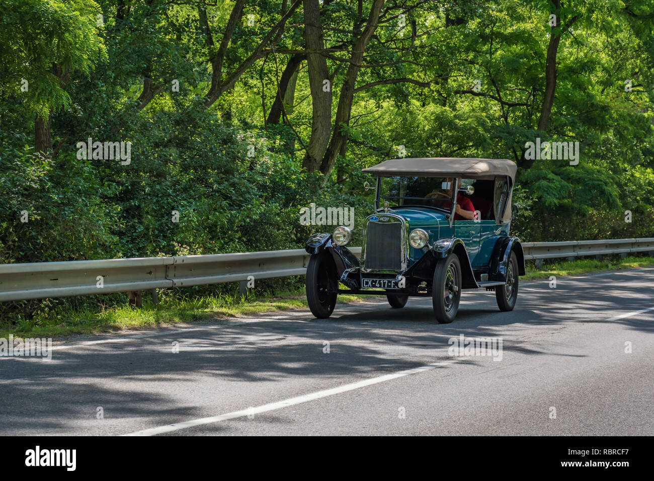 MALACKY, Slowakei - 2. JUNI 2018: Chevrolet 1925 Teil nimmt im Vorfeld während der Veteran Car Rallye Kamenak 2018 an der Kamenny mlyn Roadhouse Stockfoto