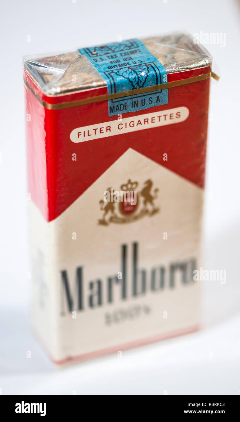 Vintage Marlboro Zigaretten 100 s in den USA produziert. Banderole auf der Packung. Roten Paket