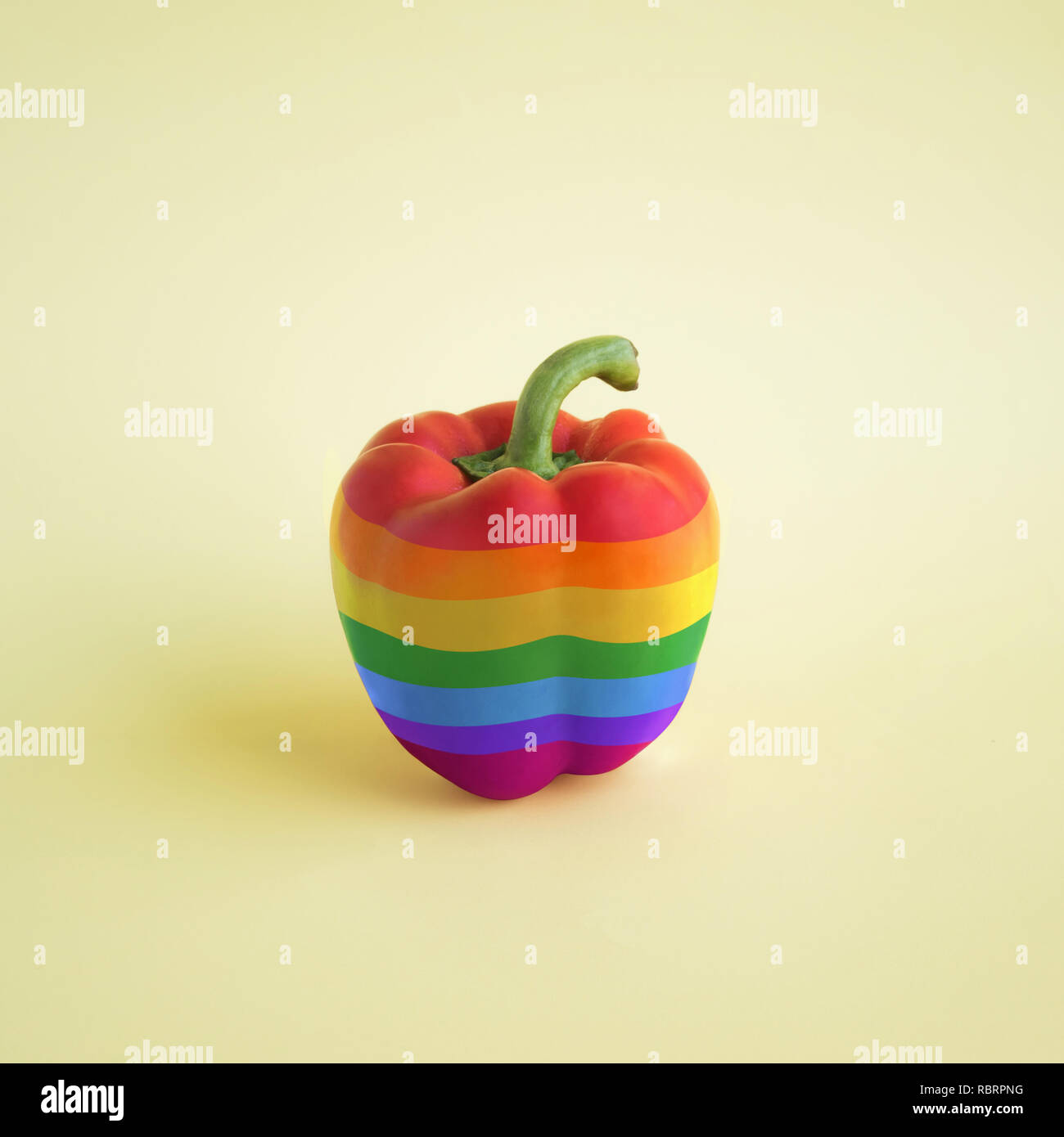 Regenbogen von der Paprika, Chili in Pastelltönen Hintergrund Stockfoto