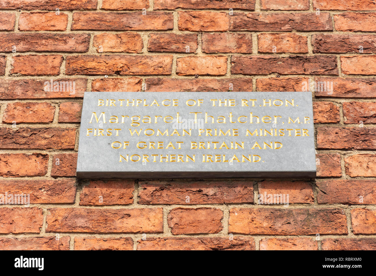 Gedenktafel am Geburtshaus von Margaret Thatcher (erste britische Frau Premierminister), Cnr. Breite & North Street, Grantham, Lincolnshire, England, Vereinigtes Königreich Stockfoto