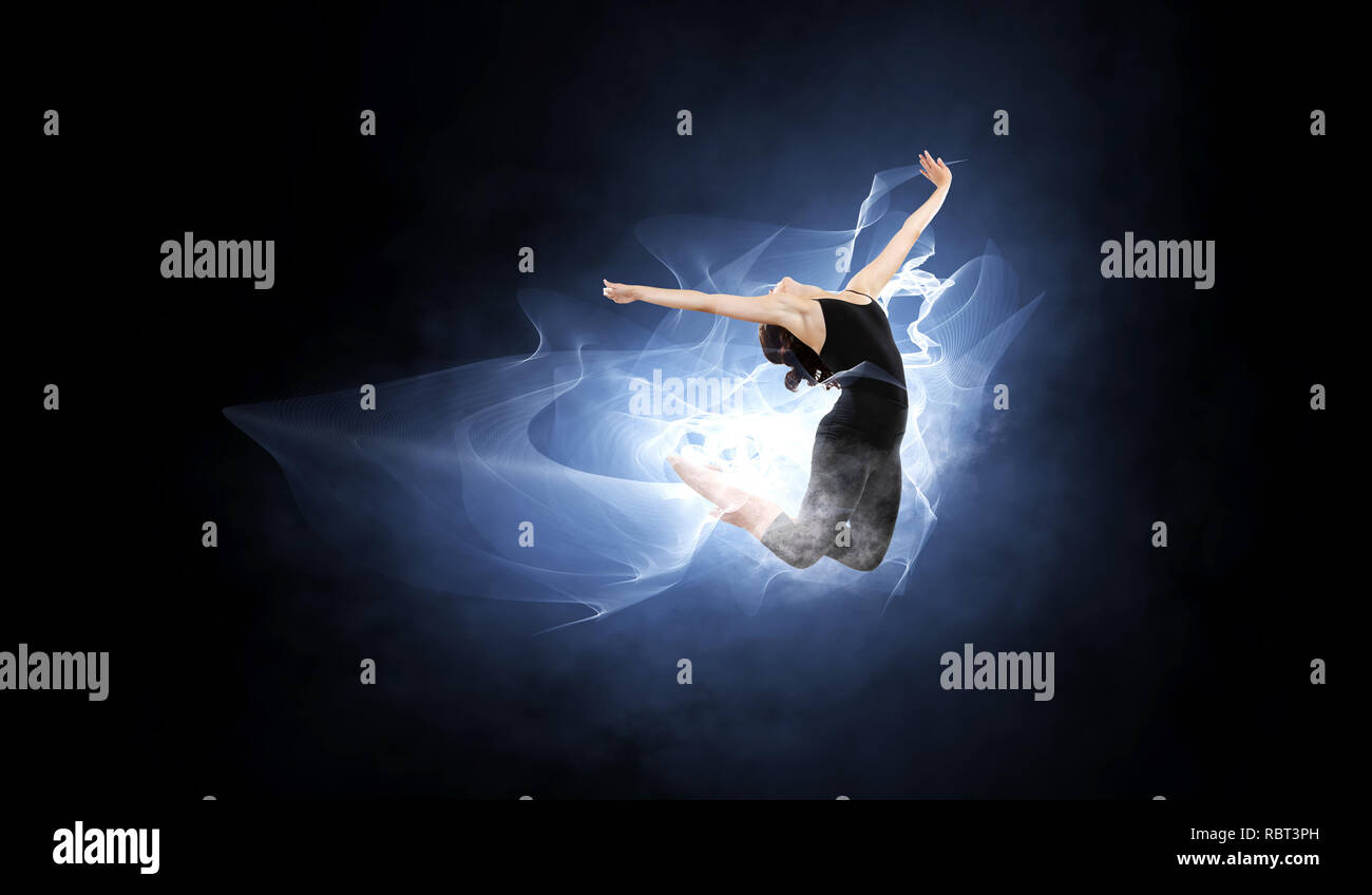 Gymnast Mädchen in Springen Mixed Media Stockfoto