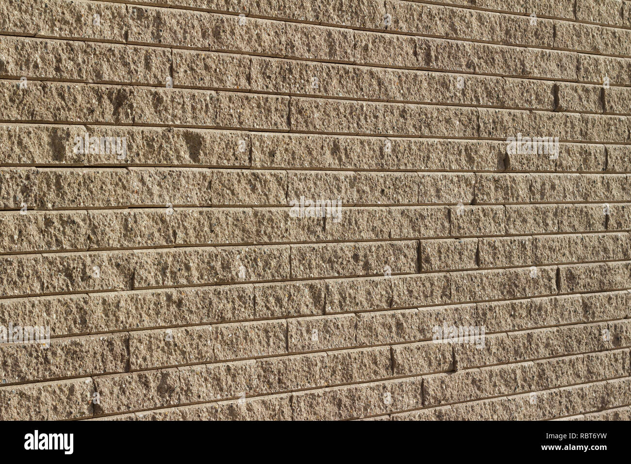 Light Brown tan farbigen grob strukturierte Stein mauer Abstract background (Winkel) Stockfoto