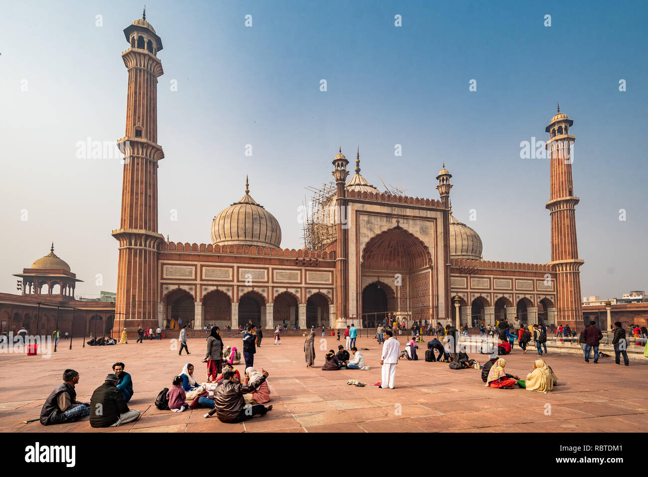 Den Ehrenhof in Jama Masjid - eine sehr berühmte Moschee in Delhi, Indien Stockfoto