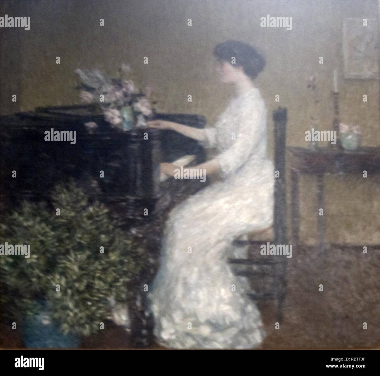 'Am Klavier' von Childe Hassam, Cincinnati Art Museum. Stockfoto