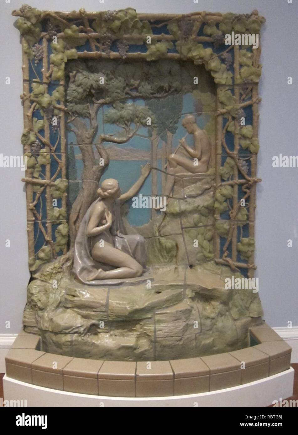 "Brunnen der Nymphe', Rookwood pottery Company, Cincinnati Art Museum. Stockfoto