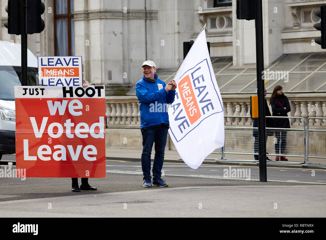 London, Großbritannien. 11 Jan, 2019. Unterstützer der Kampagne in Westminster Tagen verlassen, bevor eine entscheidende Abstimmung im Parlament. Credit: Kevin J. Frost-/Alamy leben Nachrichten Stockfoto