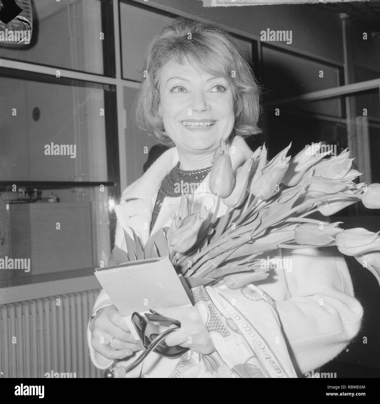 Aankomst Lila Kedrova (Franse filmactirce) op Schiphol, Bestanddeelnr 917-7648. Stockfoto