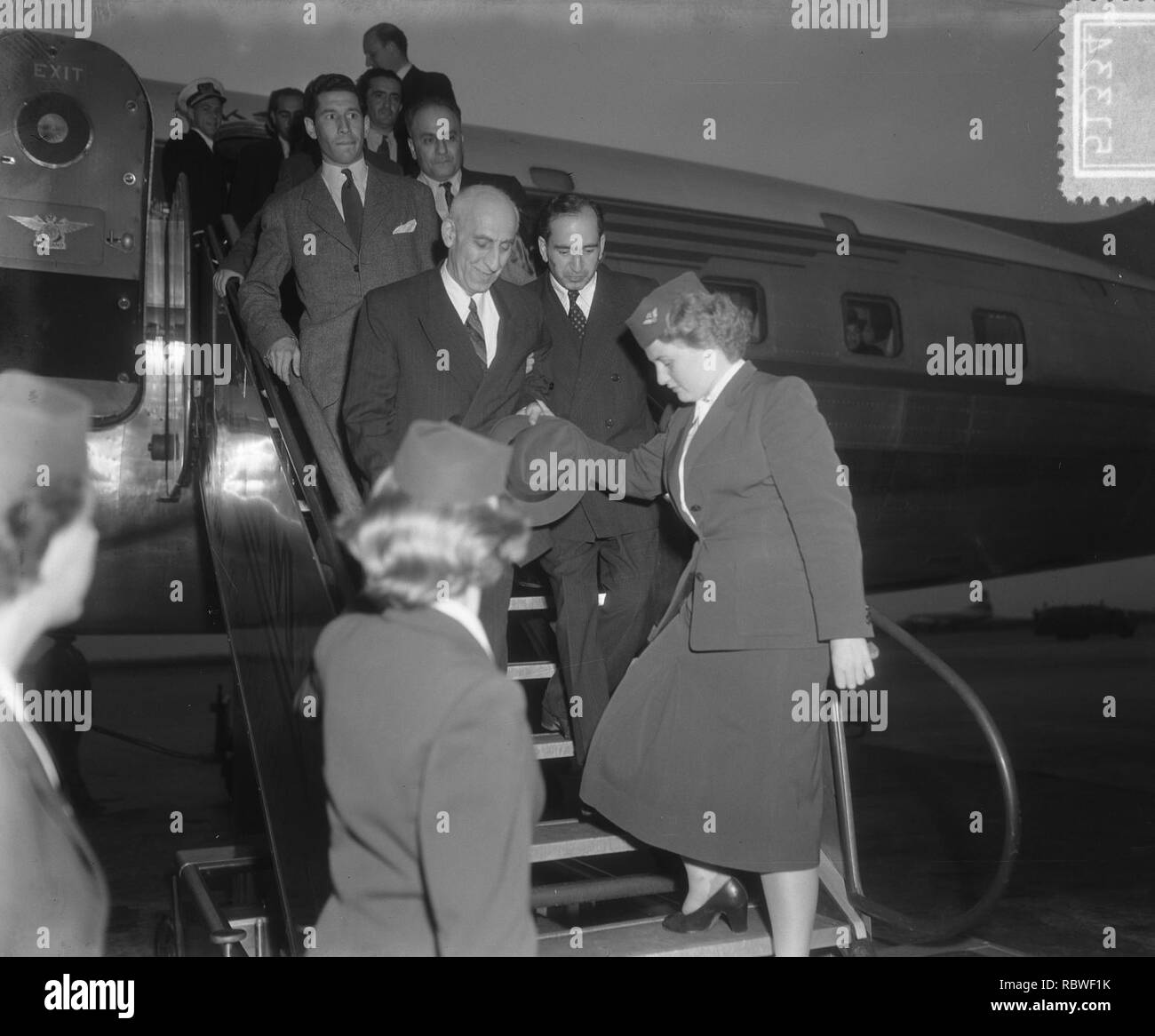 Aankomst Mossadegh, Minister-präsident van Iran, op Schiphol, Bestanddeelnr 905-1334. Stockfoto