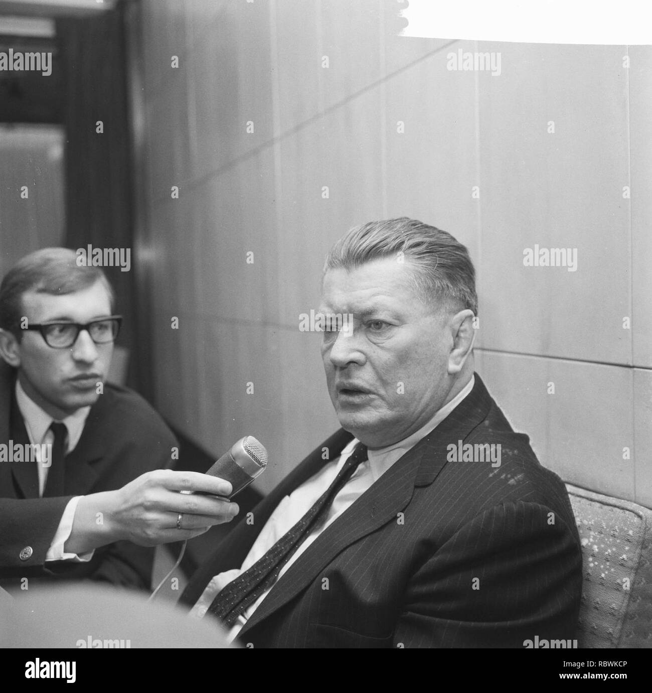 Van Aankomst ex-bokser Gene Tunney op Schiphol tijdens de Bestanddeelnr persconferentie, 918-5218. Stockfoto