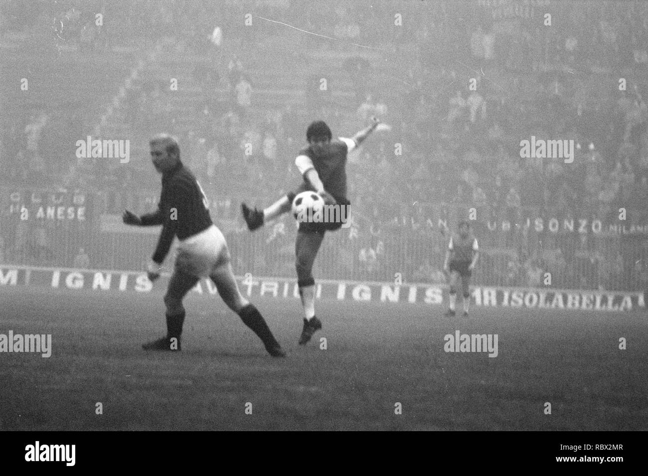 AC Mailand tegen Feyenoord 1-0 Europa Cup ICH. Wim van Hanegem in Aktie, links Schn, Bestanddeelnr 922-9632. Stockfoto