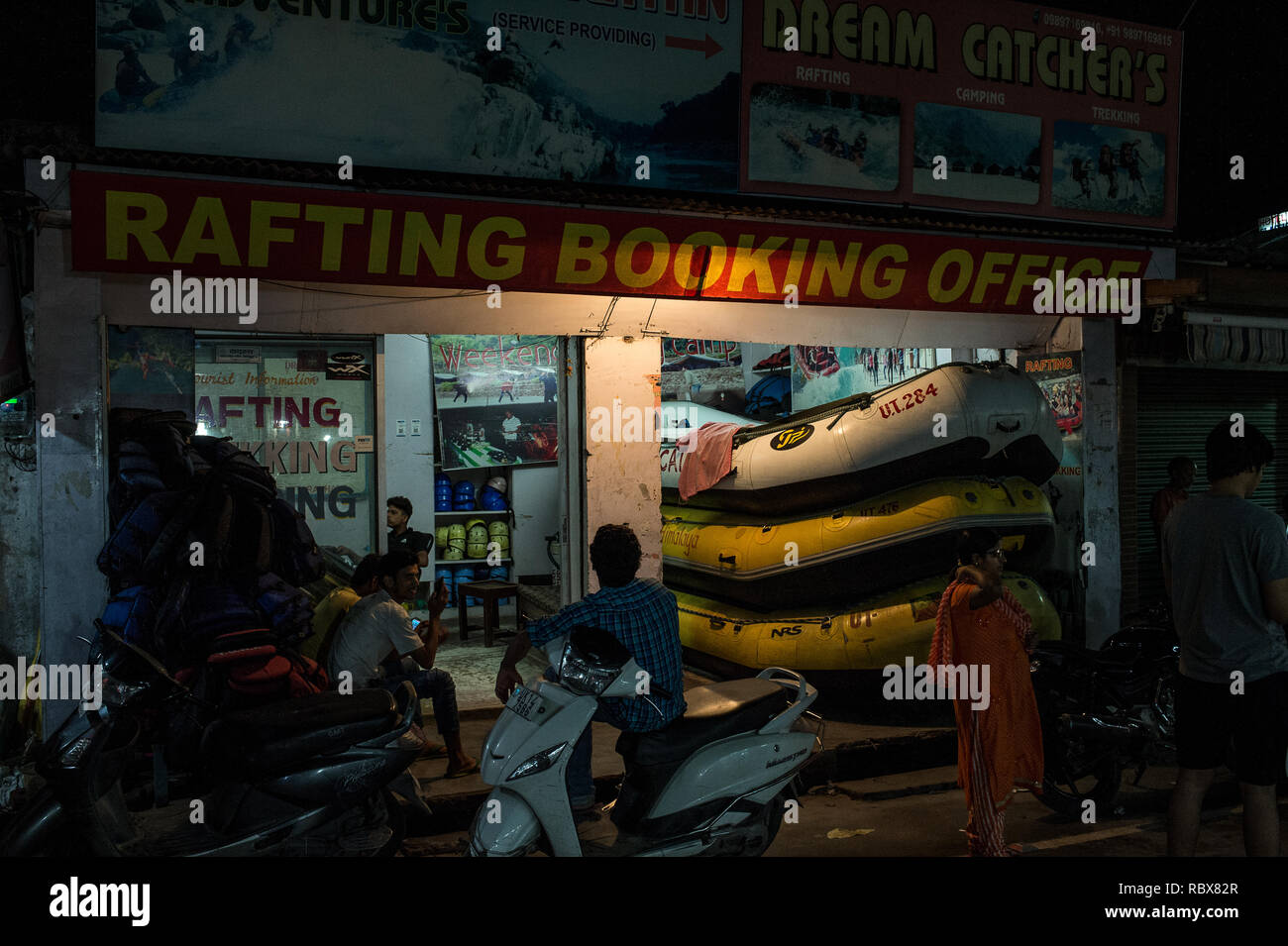 Rafting auf dem Ganges vRiver tour Shop, Rishikesh, Indien Stockfoto